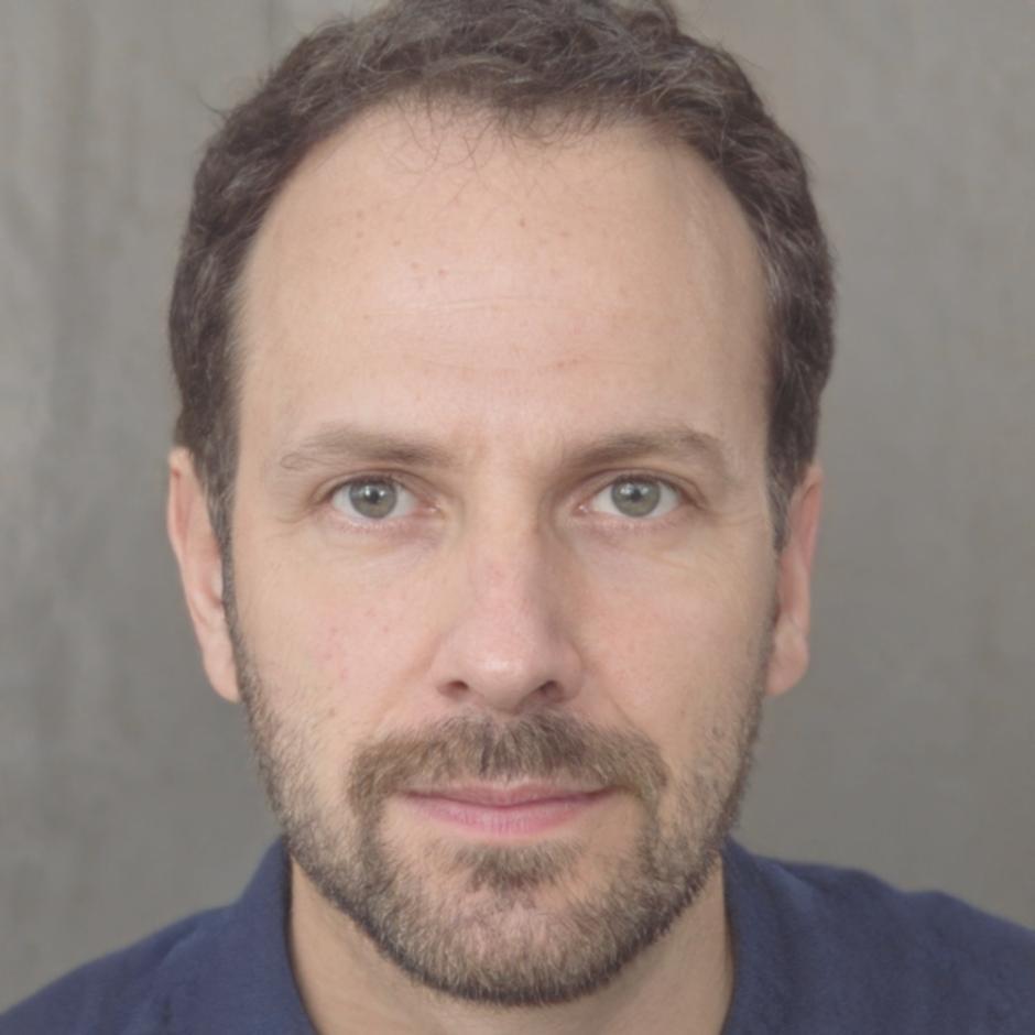 Portrait d'Émilien Rochefort, formateur en finances personnelles